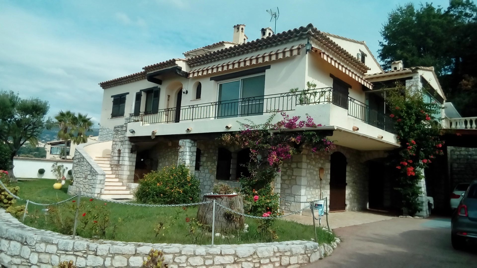 VENCE-Grande villa sur terrain de 2300 m²