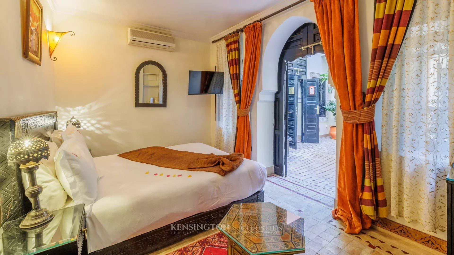 18 Bedroom Villa/Townhouse's Image 38