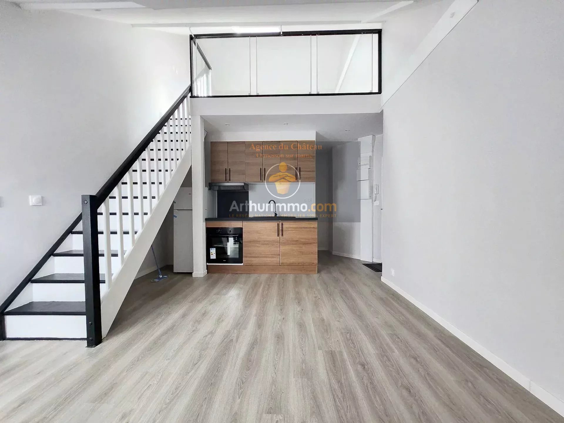 STUDIO EN DUPLEX AU DERNIER ETAGE