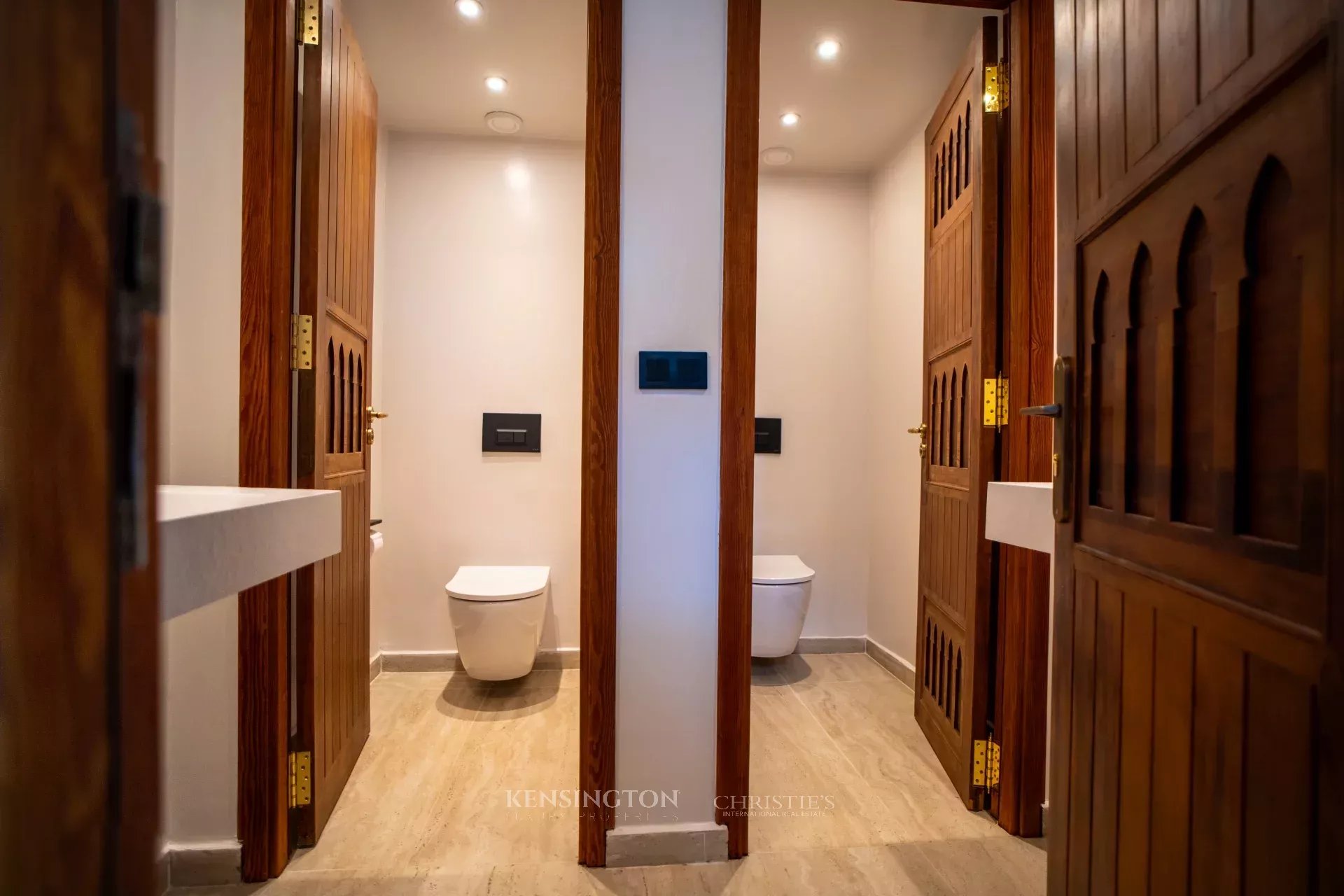 8 Bedroom Villa/Townhouse's Image 38