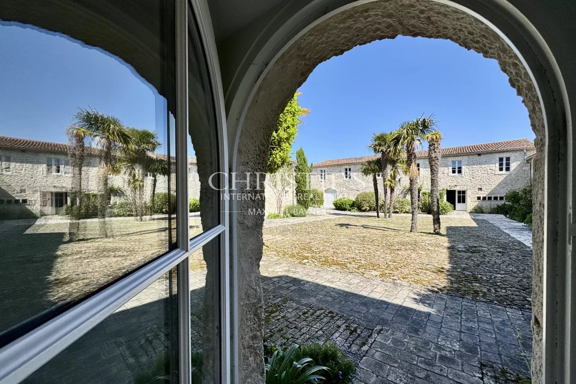 10 Bedroom Villa/Townhouse's Image 35