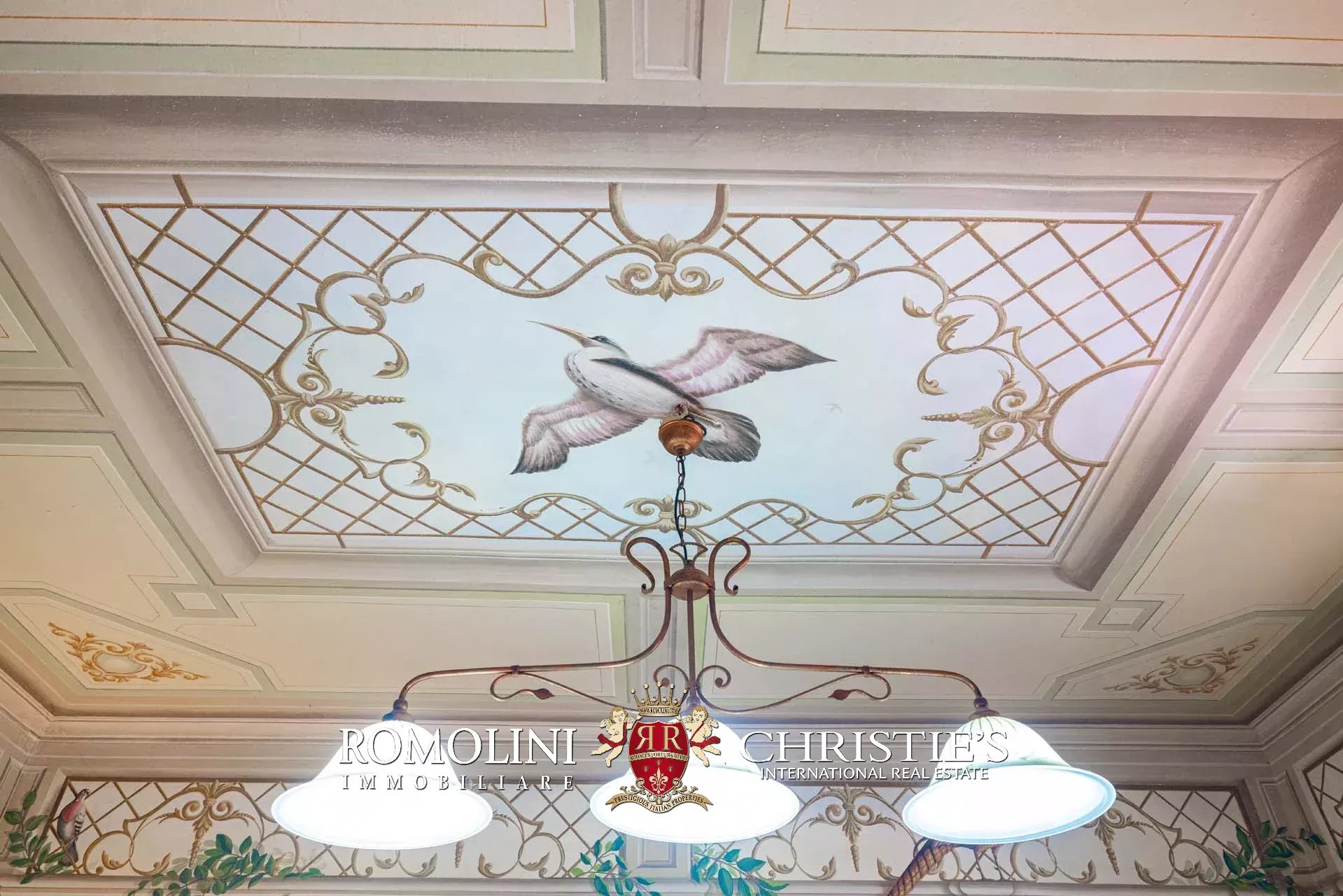 6 Bedroom Villa/Townhouse's Image 31