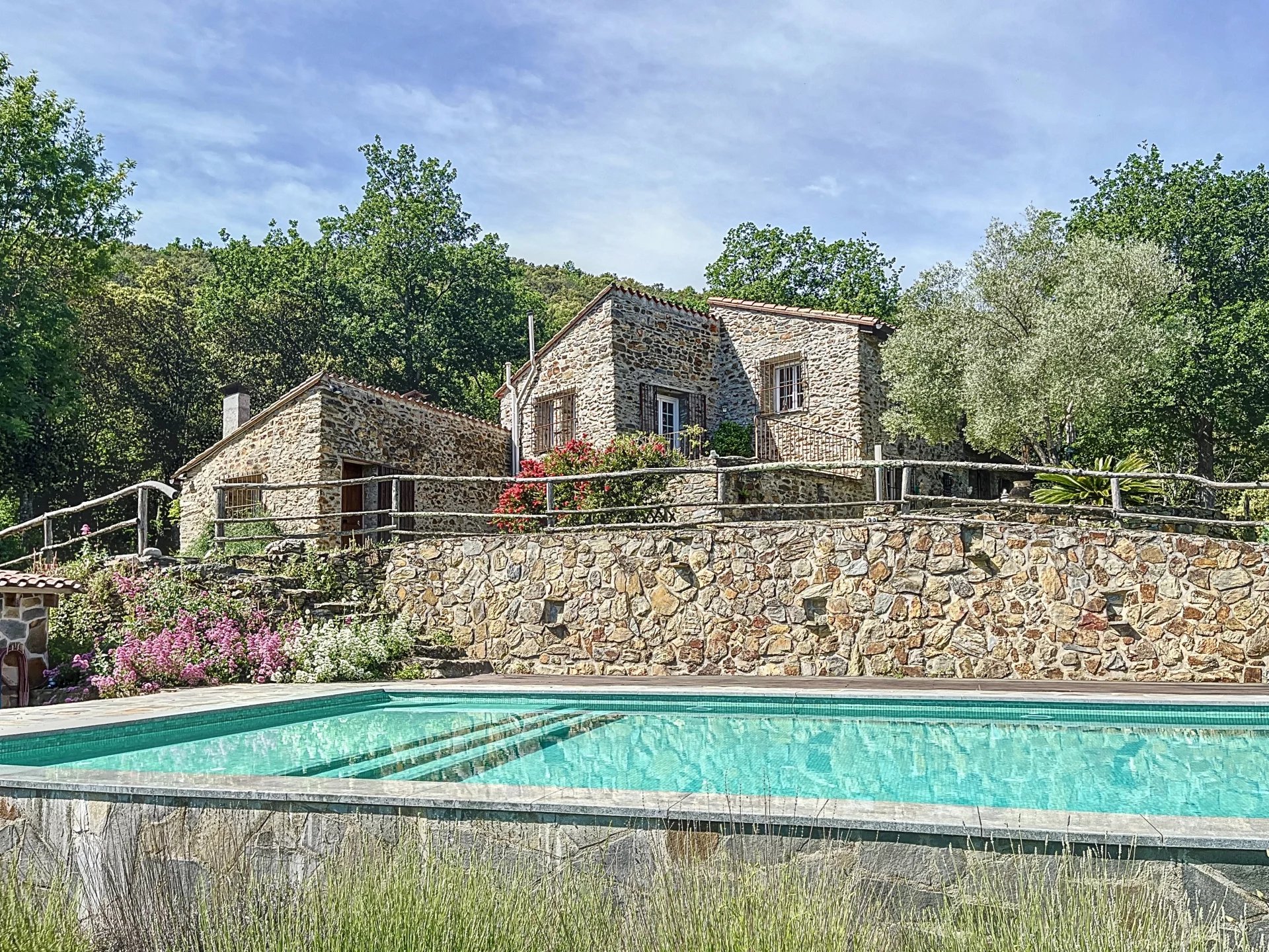 CHARMING STONE FARMHOUSE WITH POOL SET ON 20 ACRES, TAILLET