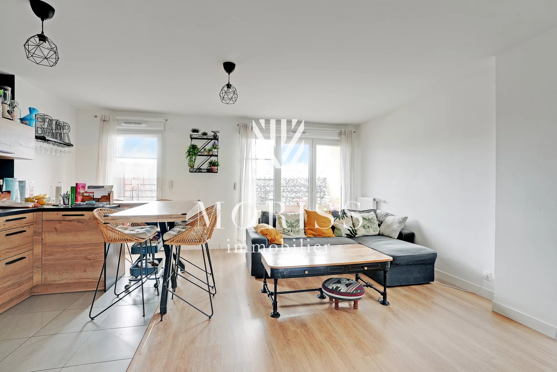 APPARTEMENT / 5 PIÈCES / 102M2 / TROIS BALCONS / 93400 SAINT-OUE - Image Array