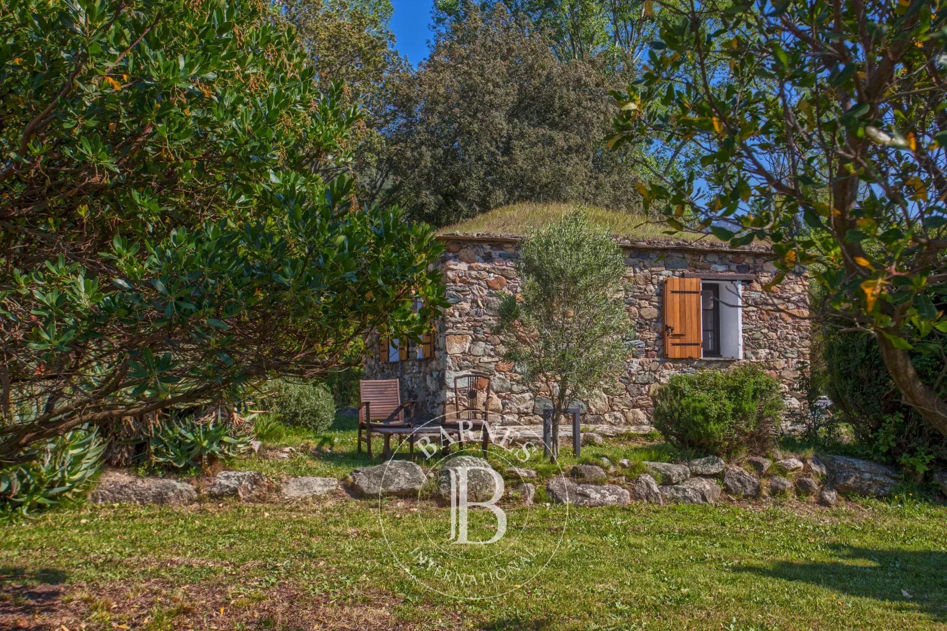 Saint Florent region, stone property with swimming pool - picture 9