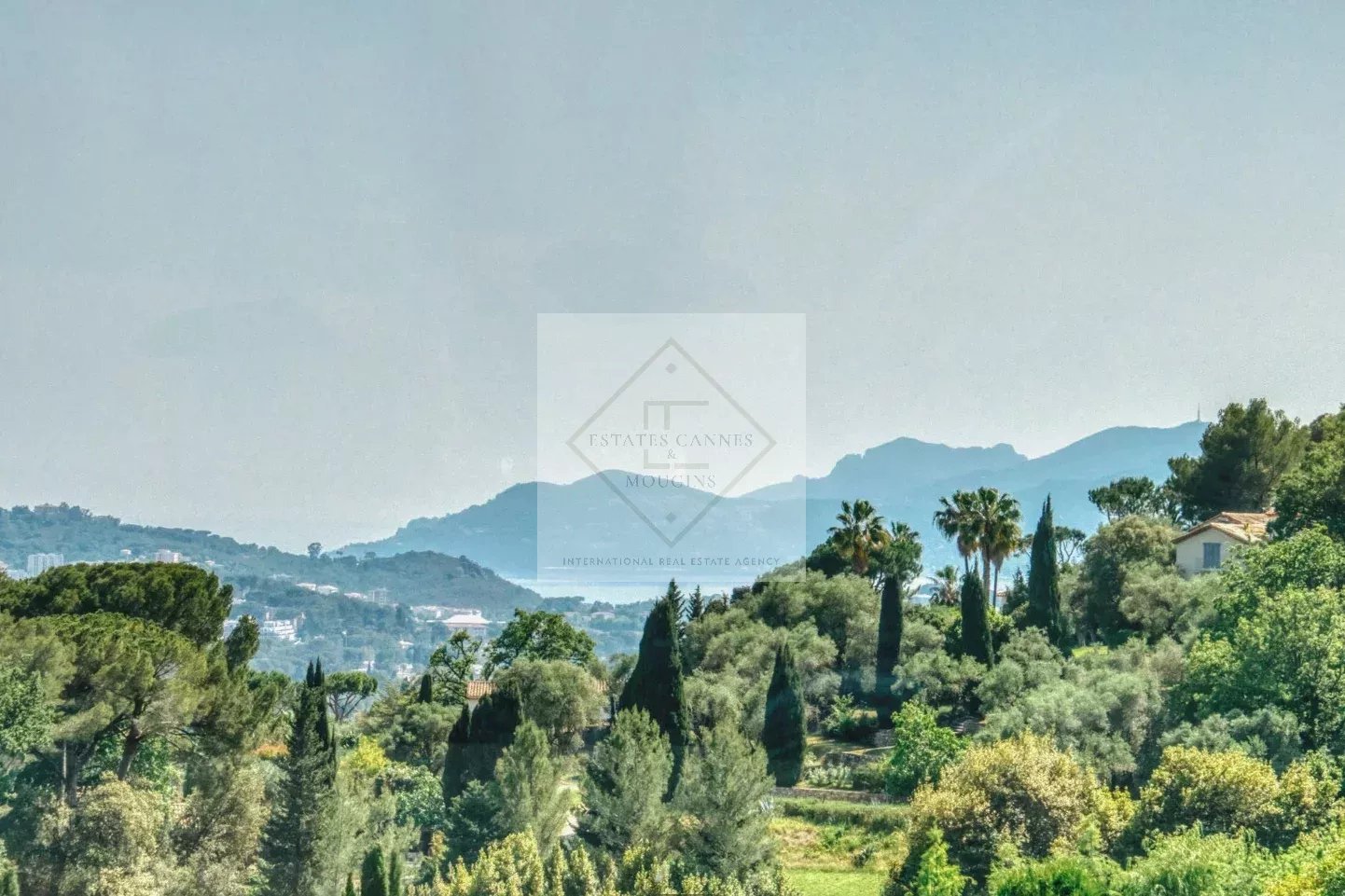 Villa Provençale avec piscine et court de tennis, à pied du village de Mougins