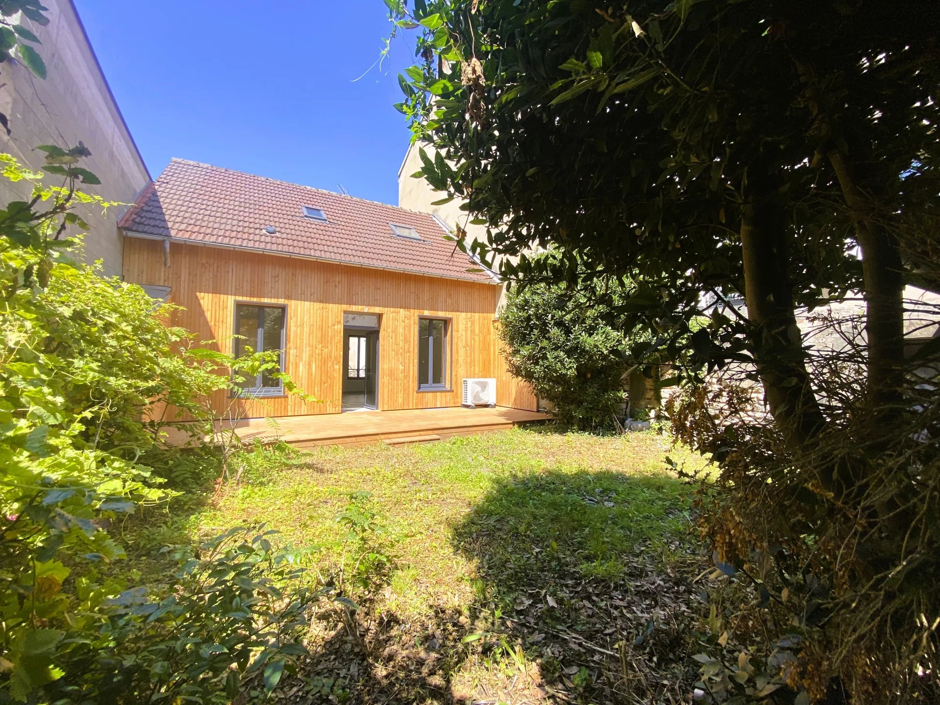 03200 VICHY -CENTRE VILLE -MAISON DE VILLE 3 PIÈCES AVEC TERRASSE ET JARDIN