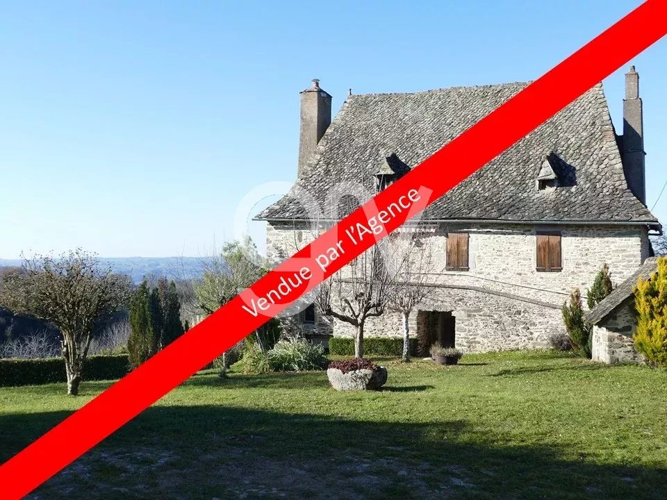 Ancient farmhouse with a panoramic view and 21 hectares of wood