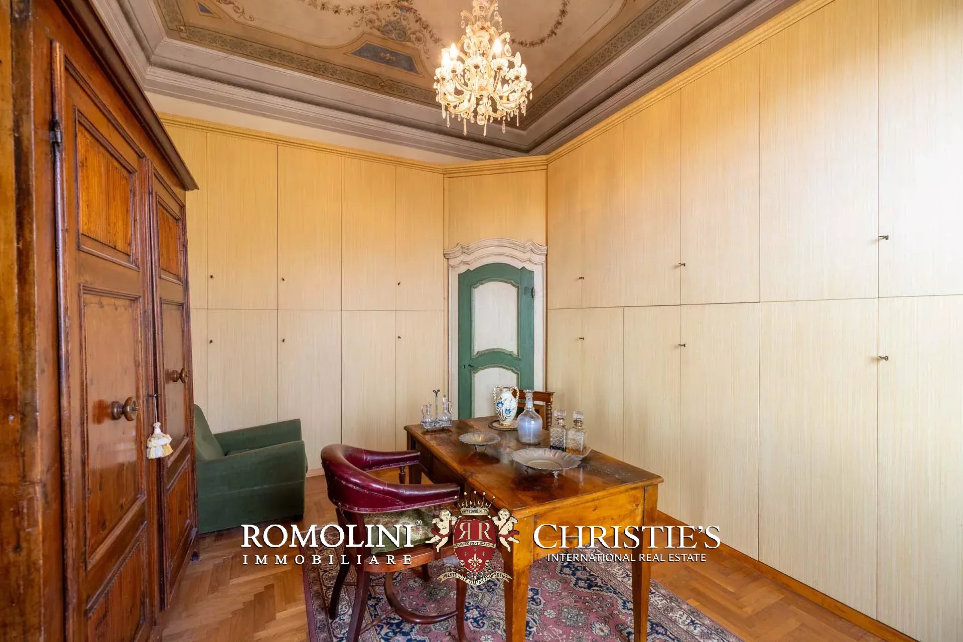 6 Bedroom Villa/Townhouse's Image 31