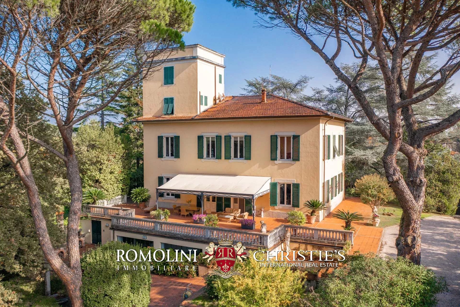8 Bedroom Villa/Townhouse's Image 9