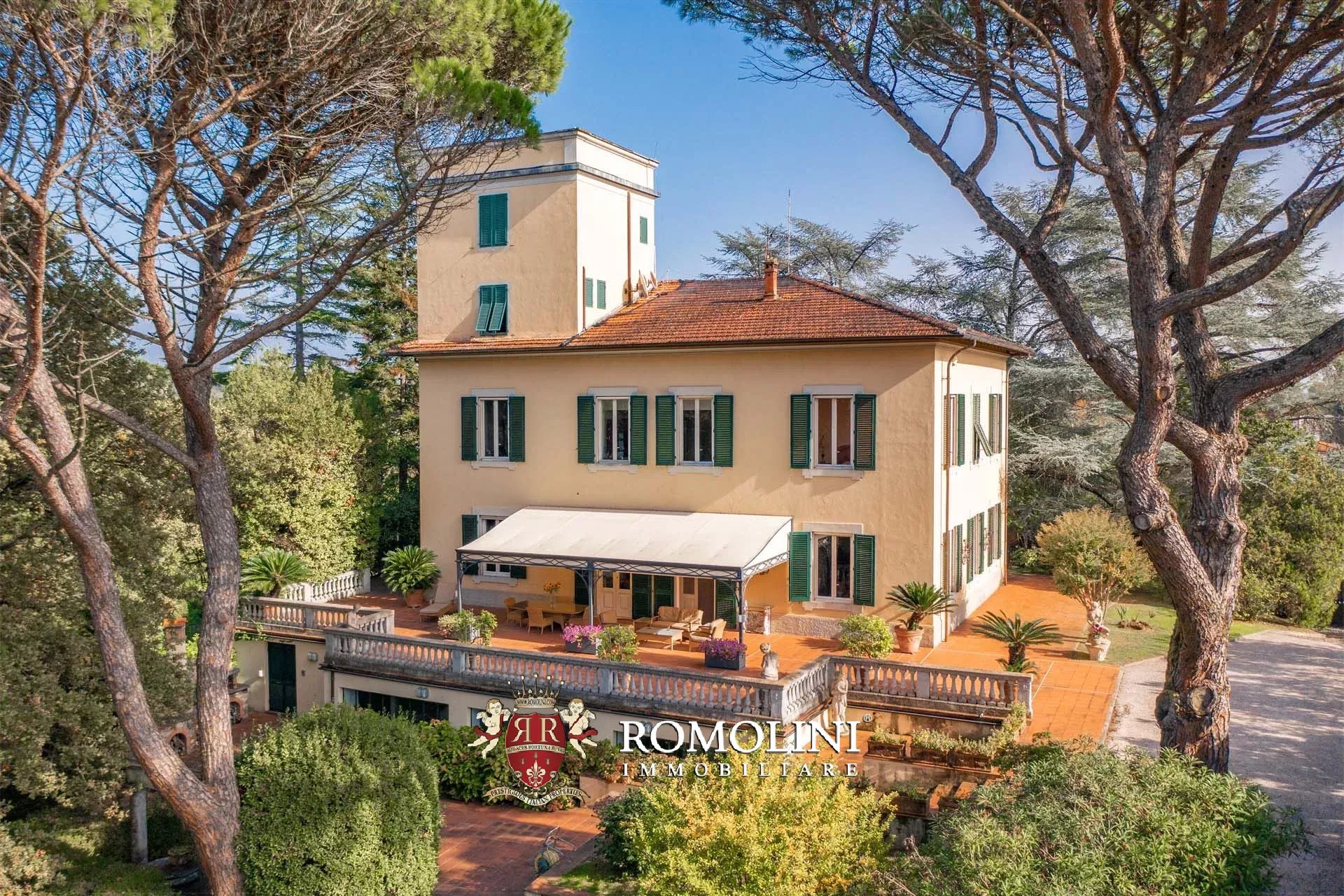 8 Bedroom Villa/Townhouse's Image 9