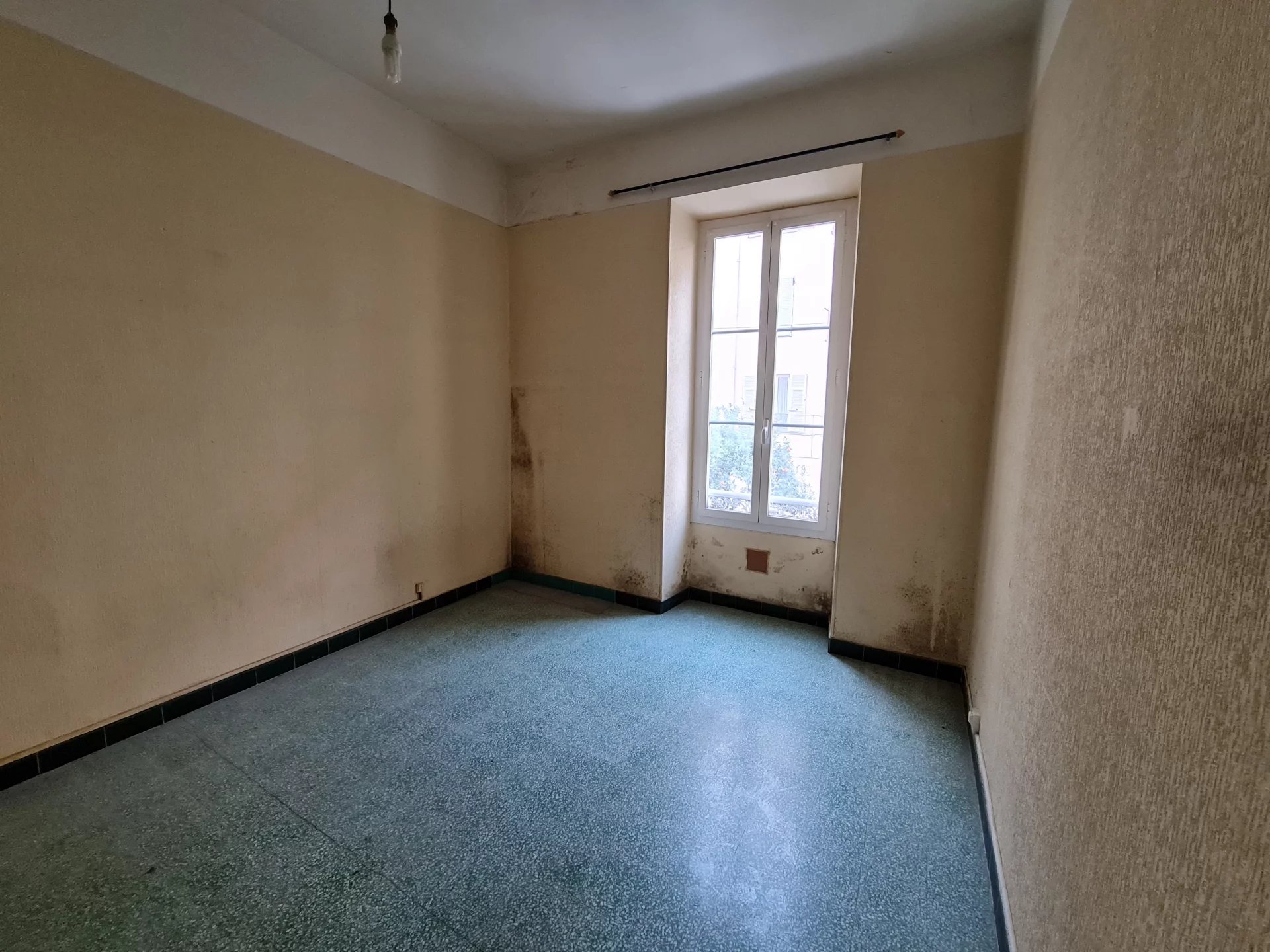 APPARTEMENT DEUX PIECES MENTON CENTRE VILLE