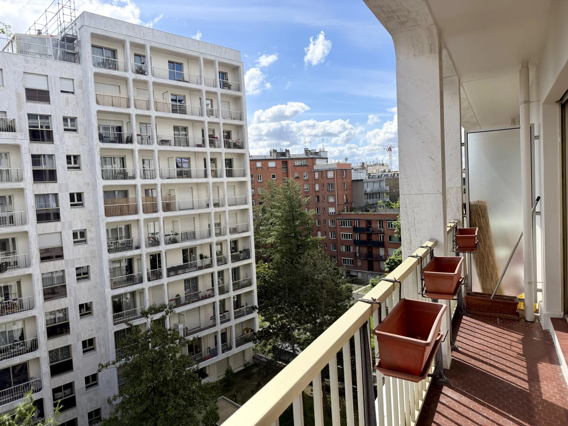 75014 Paris - Appartement meublé 3 pièces avec balcon - Image Array