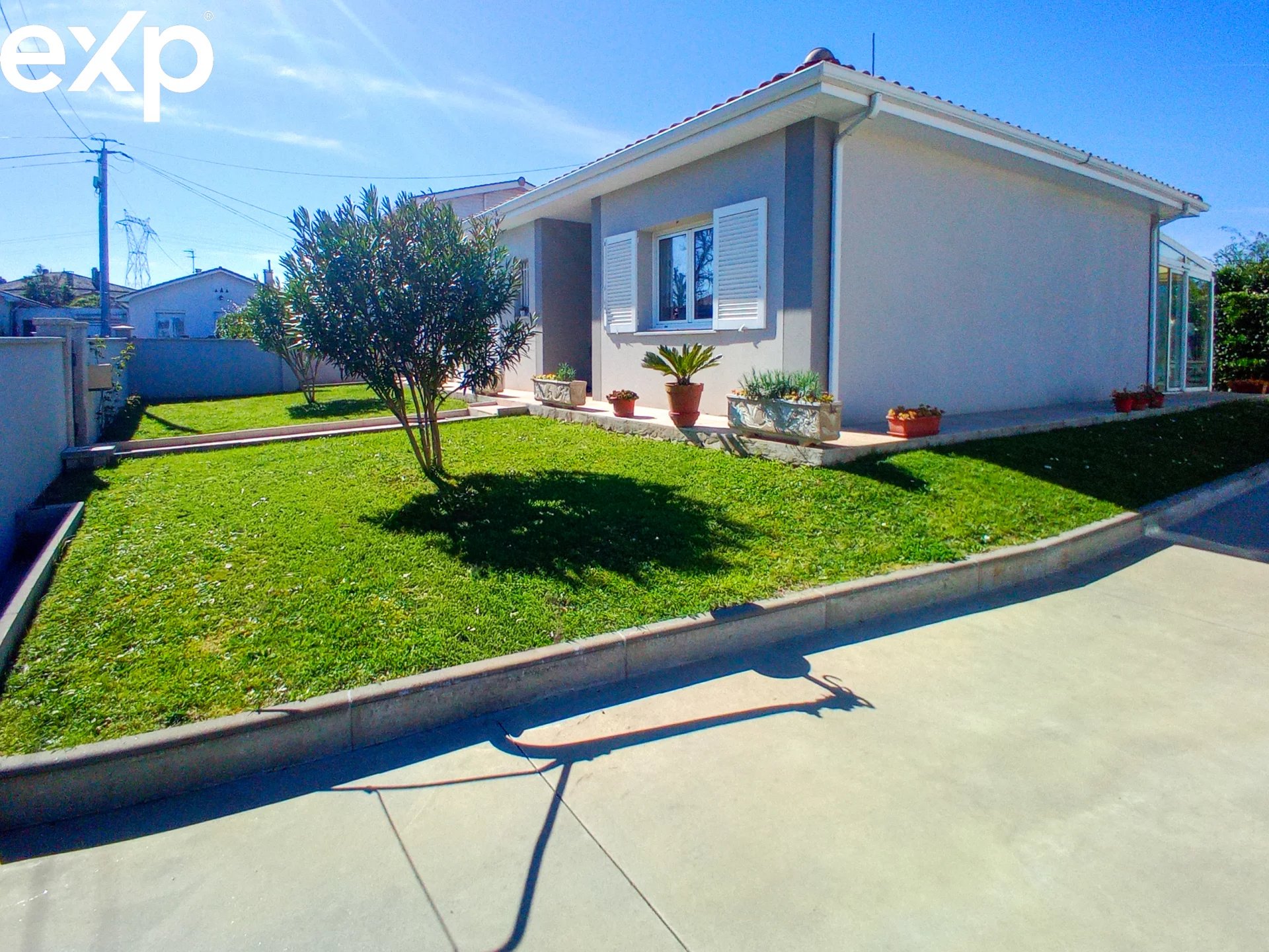 33560-PLAIN-PIED 5 PIECES RÉNOVÉ - 3 CHAMBRES-GARAGES-PARKINGS