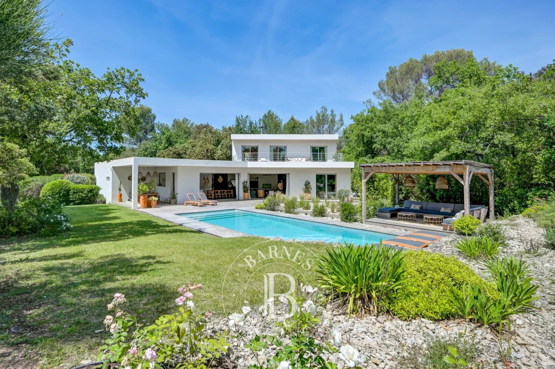 AIX-EN-PROVENCE – BEAUTIFUL CONTEMPORARY VILLA – 5 BEDROOMS – STUDIO – PEACEFUL SETTING