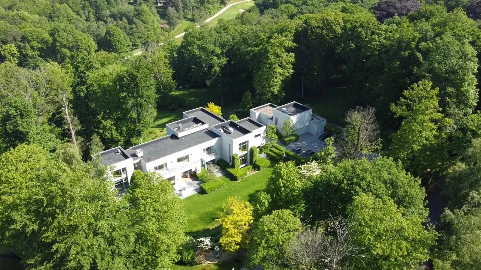 Bercuit – Propriété contemporaine avec piscine intérieure