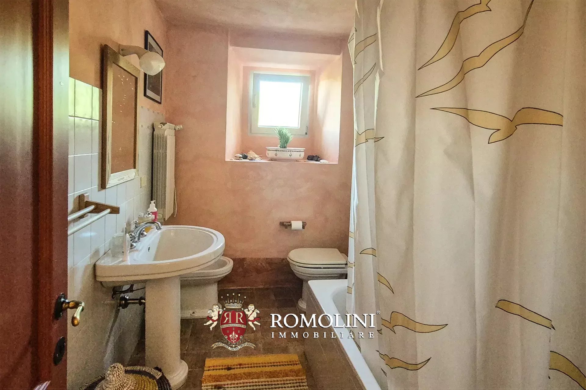 RUSTIC FARMHOUSE WITH POOL FOR SALE IN MOUNT AMIATA, MAREMMA