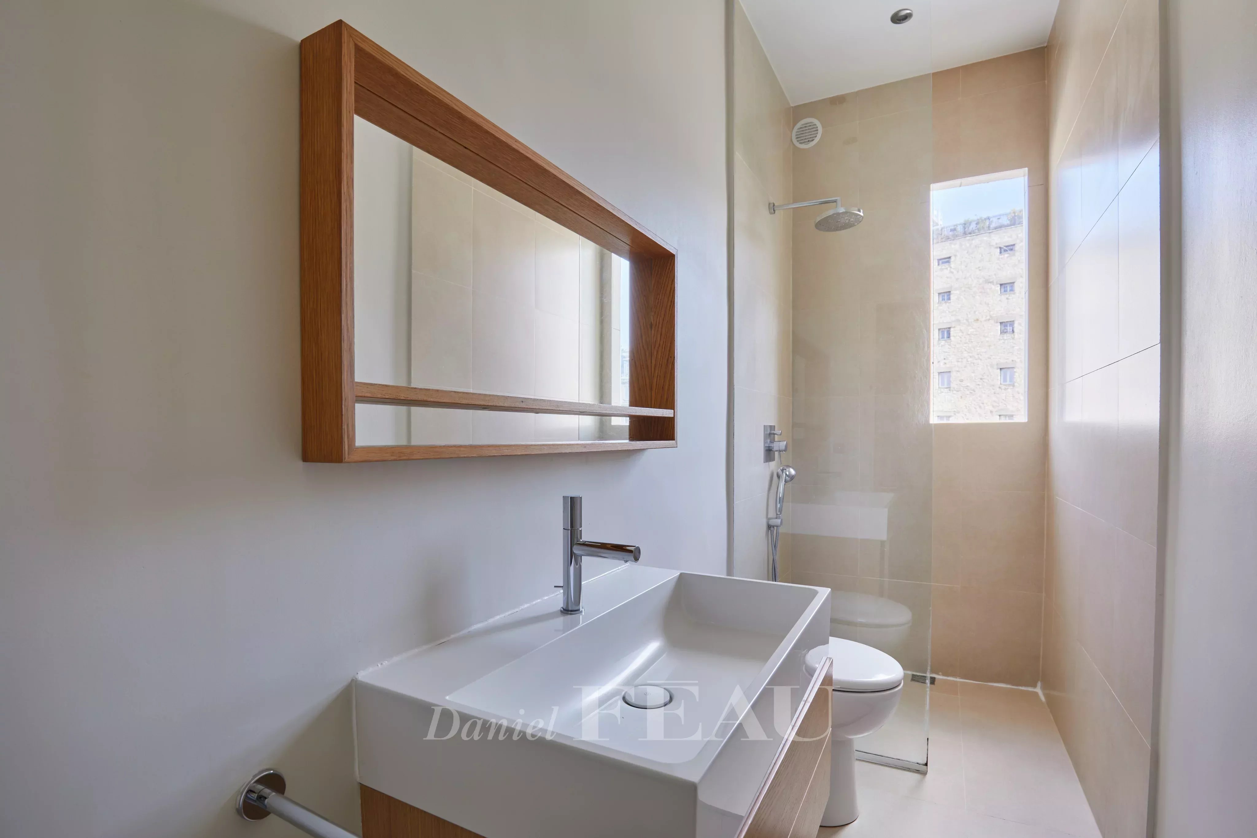Salle d'eau toilettes