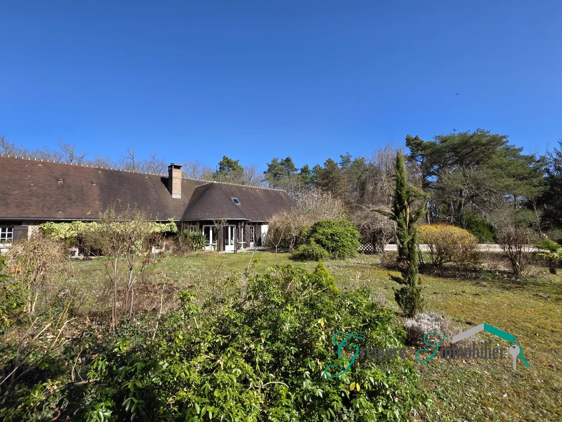 Montigny sur Loing : Propriété 9 pièces 262 m2