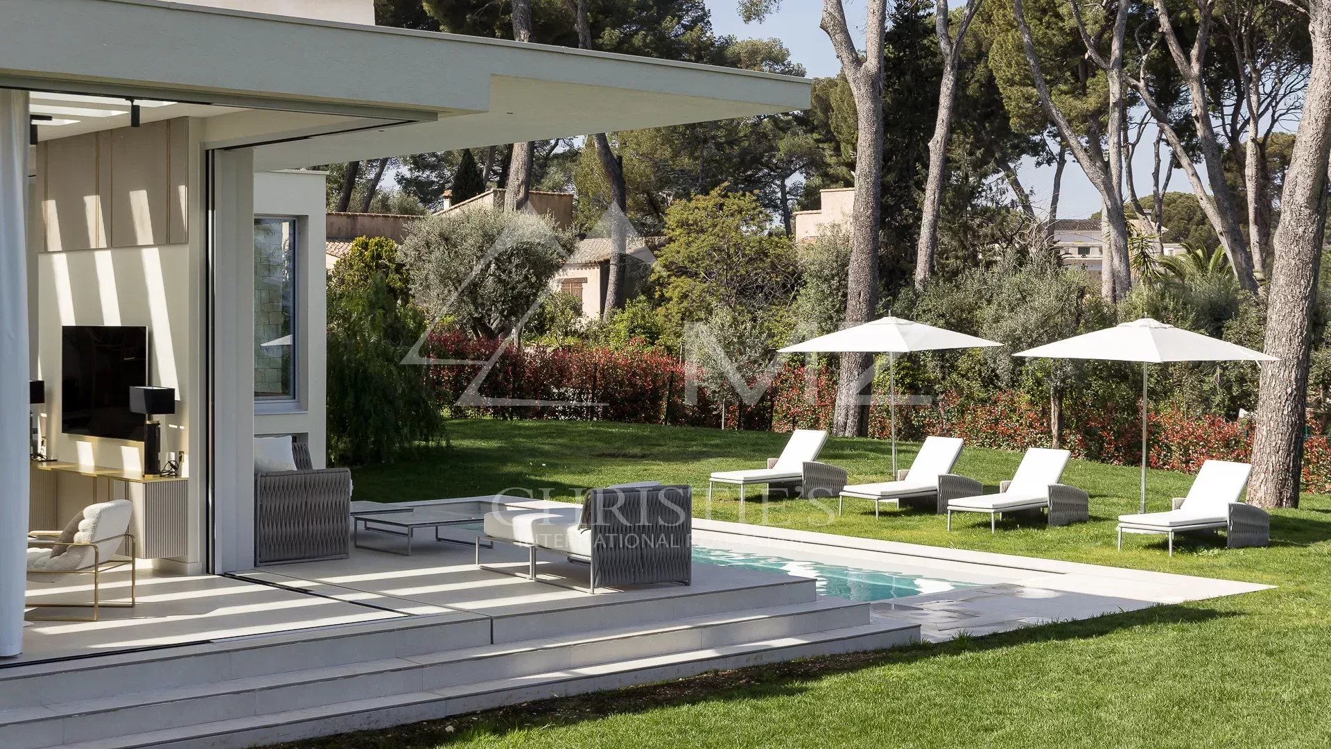 4 Bedroom Villa/Townhouse's Image 3