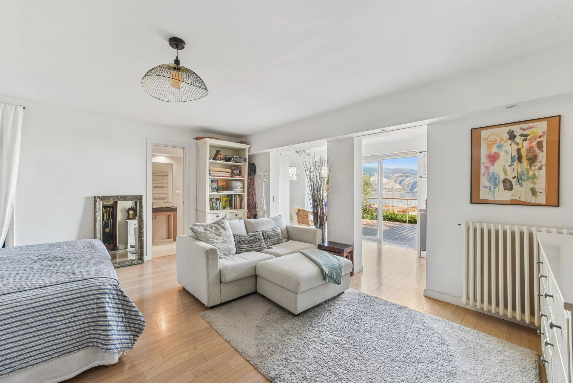 Apartment with 28 m² terrace, panoramic sea view and parking