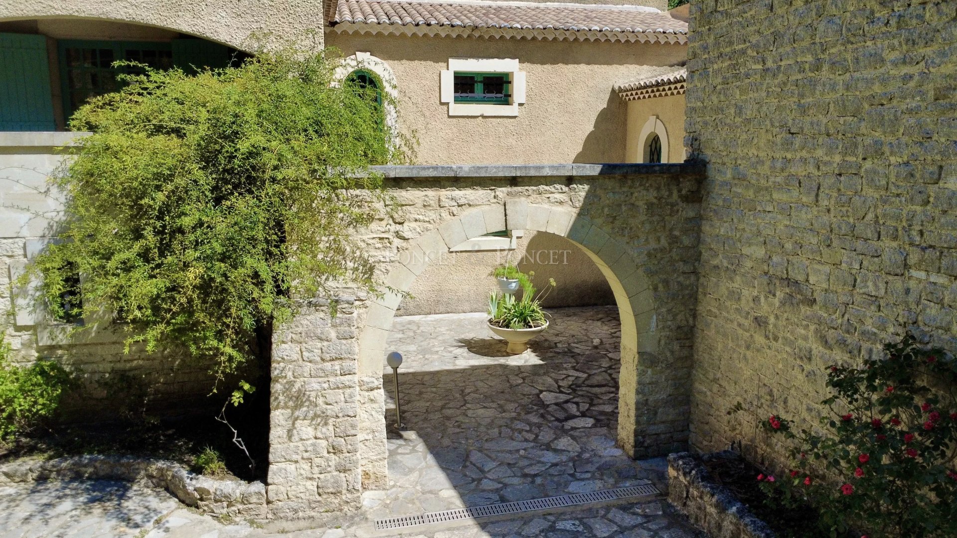 5 Bedroom Villa/Townhouse's Image 6