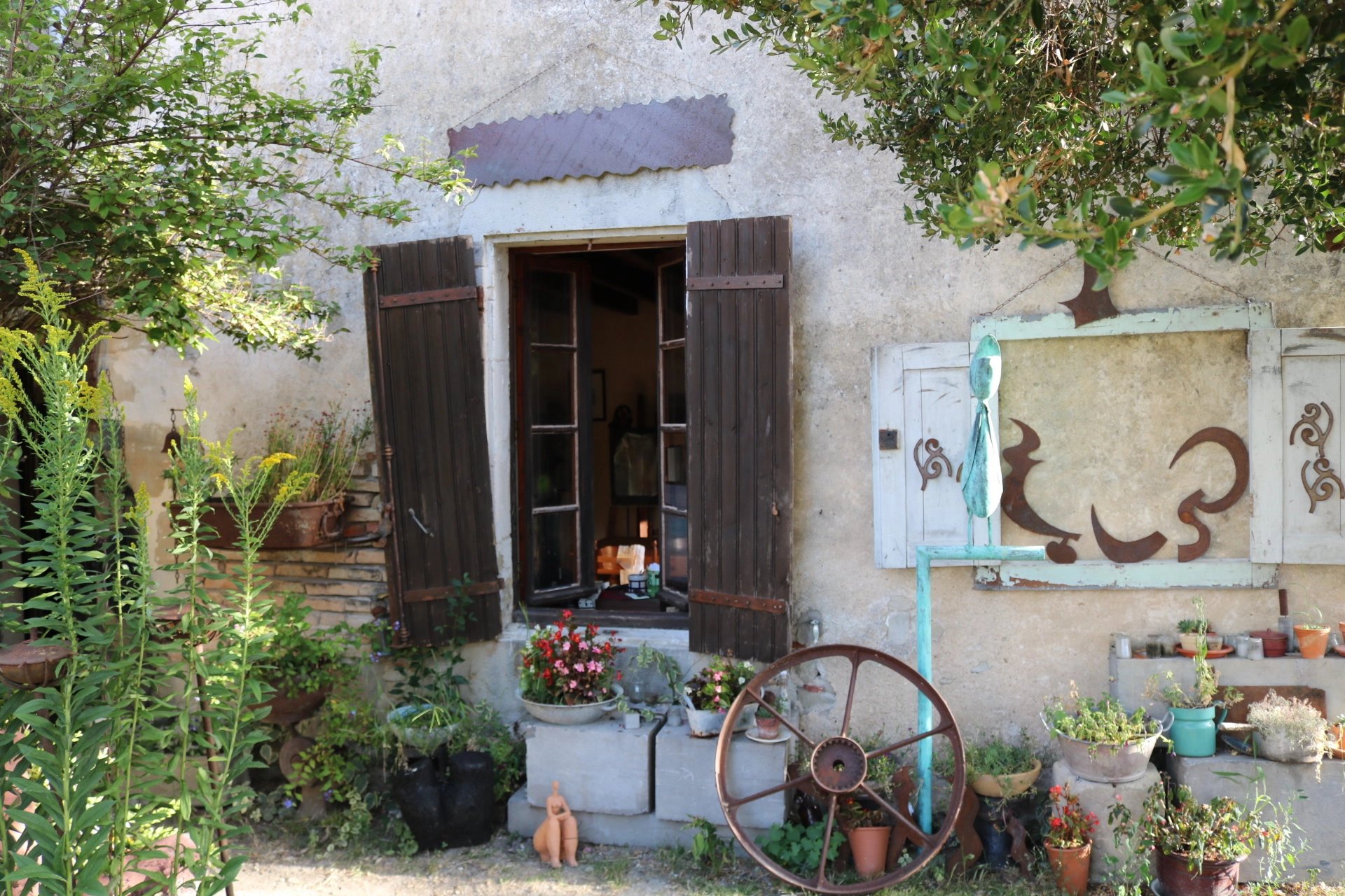 Maison de ville en pierre avec jardin et atelier