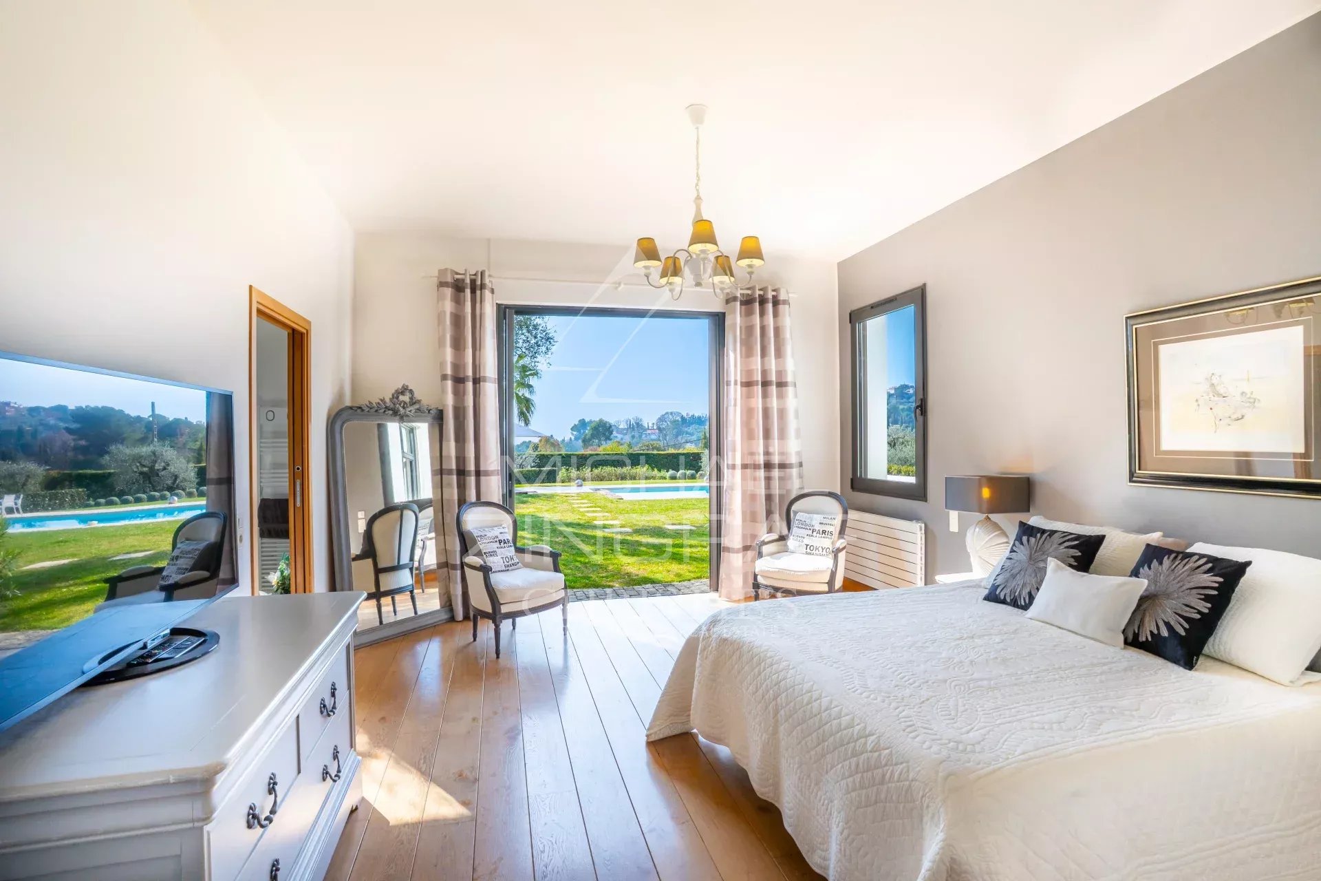 6 Bedroom Villa/Townhouse's Image 3