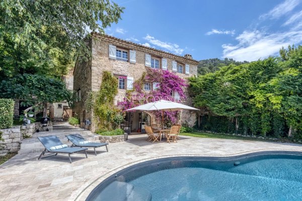 For Sale Stone property in Cabris — photo 1