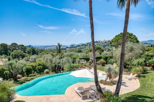 Mougins - Exclusive Listing - Provençal-style property with panoramic views of the village and the sea — photo 2