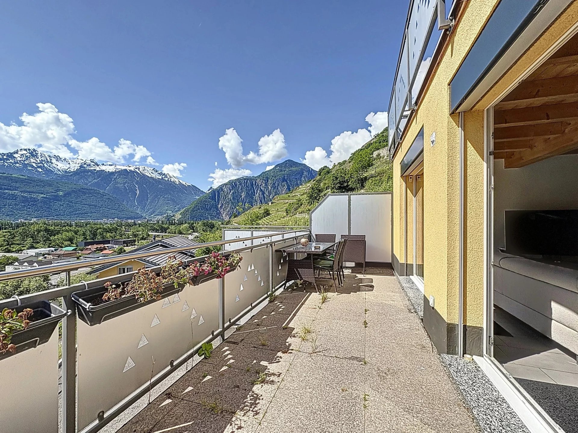 Modernité et luminosité pour cette villa de 5.5 pièces