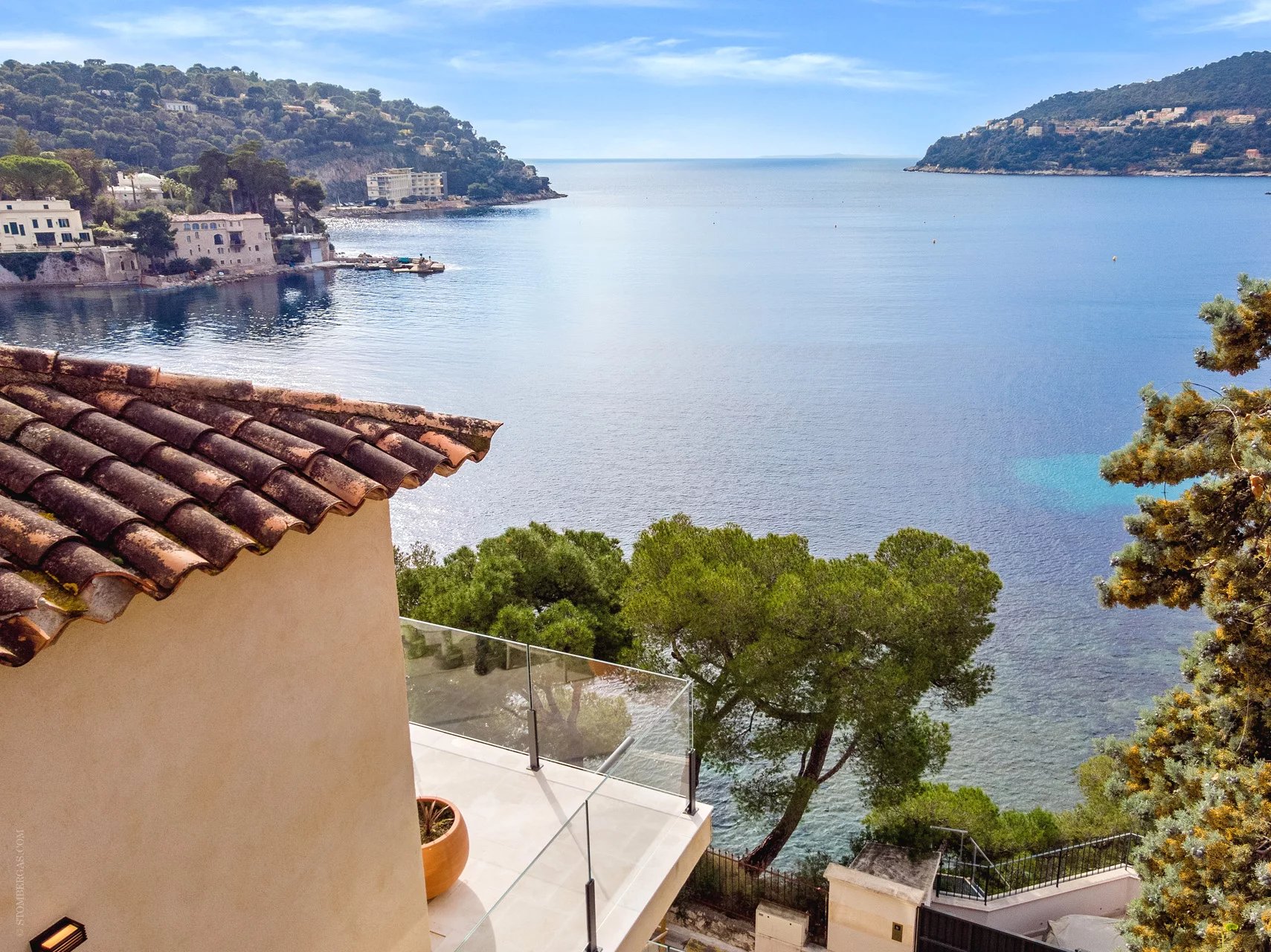 Design de bon goût avec vue panoramique sur la baie de Villefranche