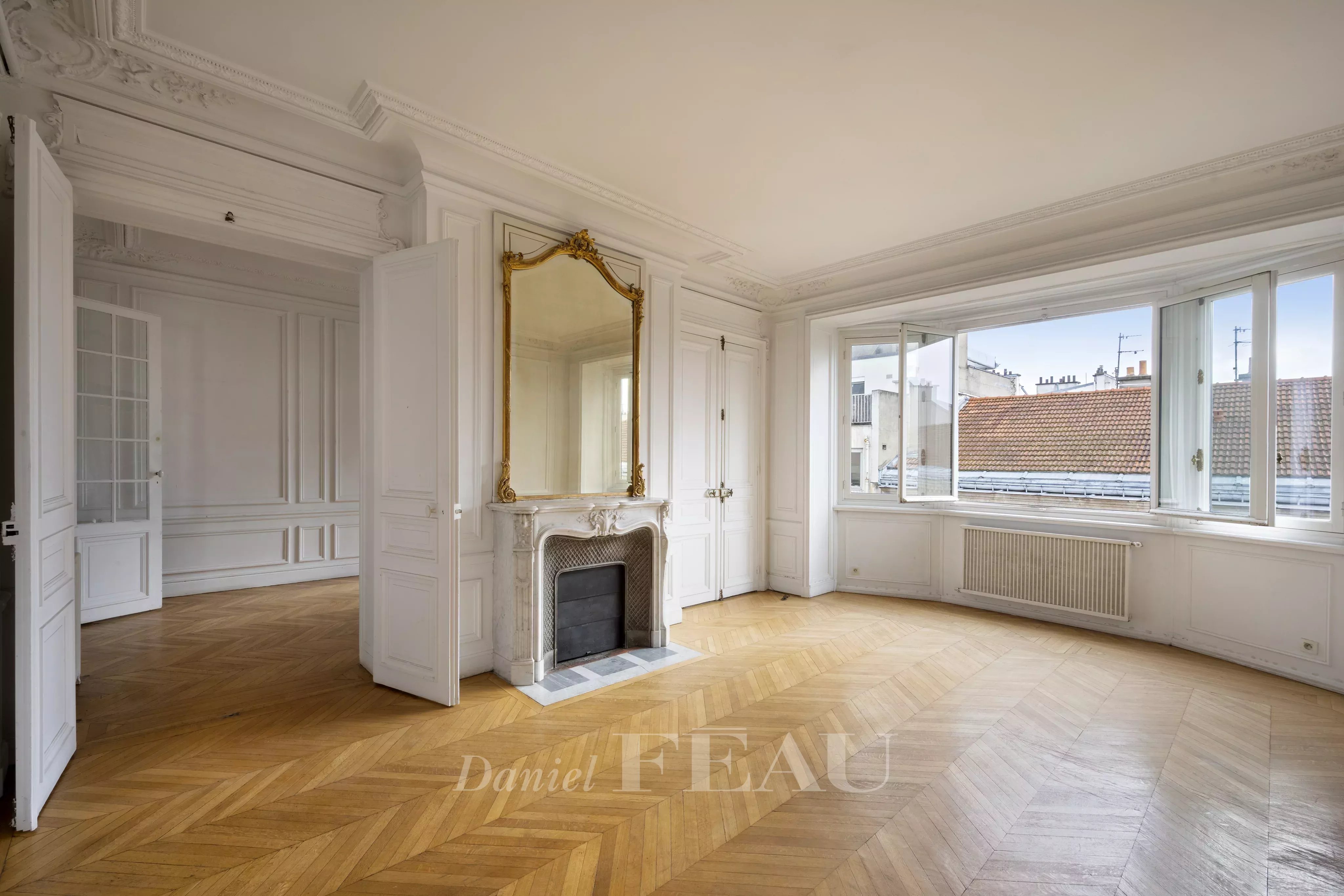 Paris 10th District – An elegant 4-bed apartment