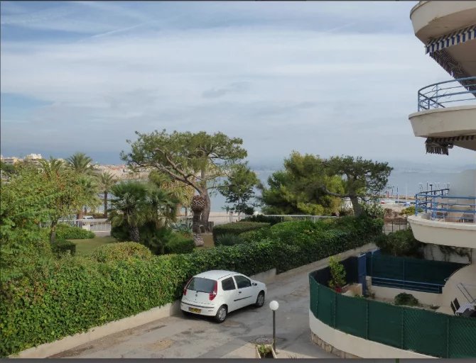 F1 confortable avec vue mer à Antibes