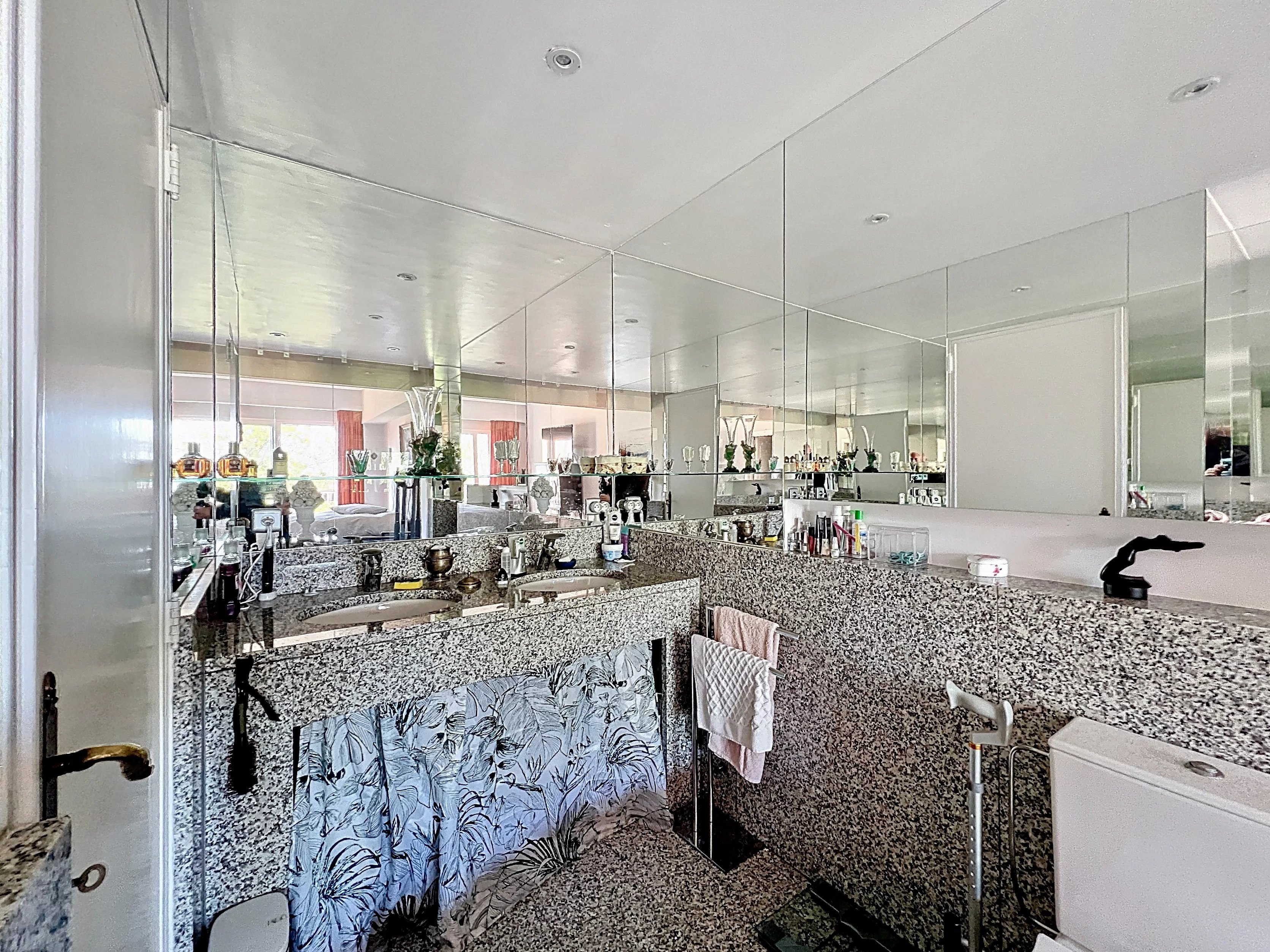 Mooi appartement met terrassen en parking