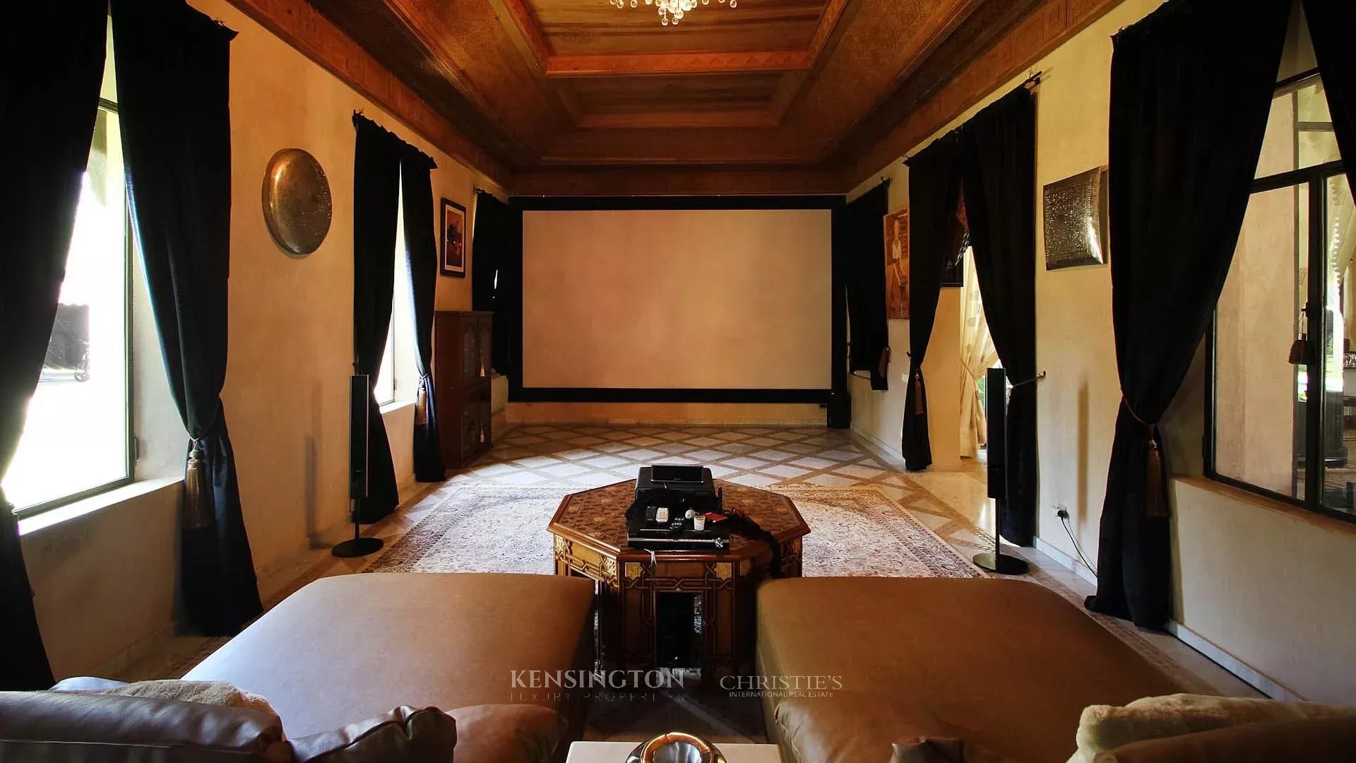 6 Bedroom Villa/Townhouse's Image 20