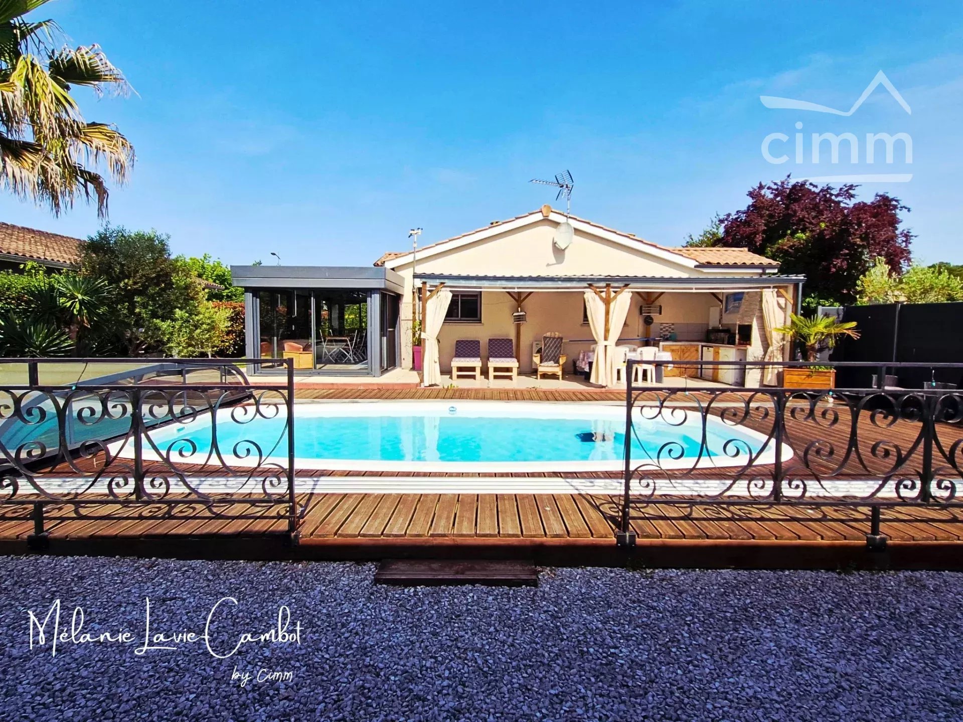 Maison T5 avec piscine et dépendances
