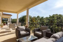 Le Rouret - villa with exceptional volumes — photo 4 of 7