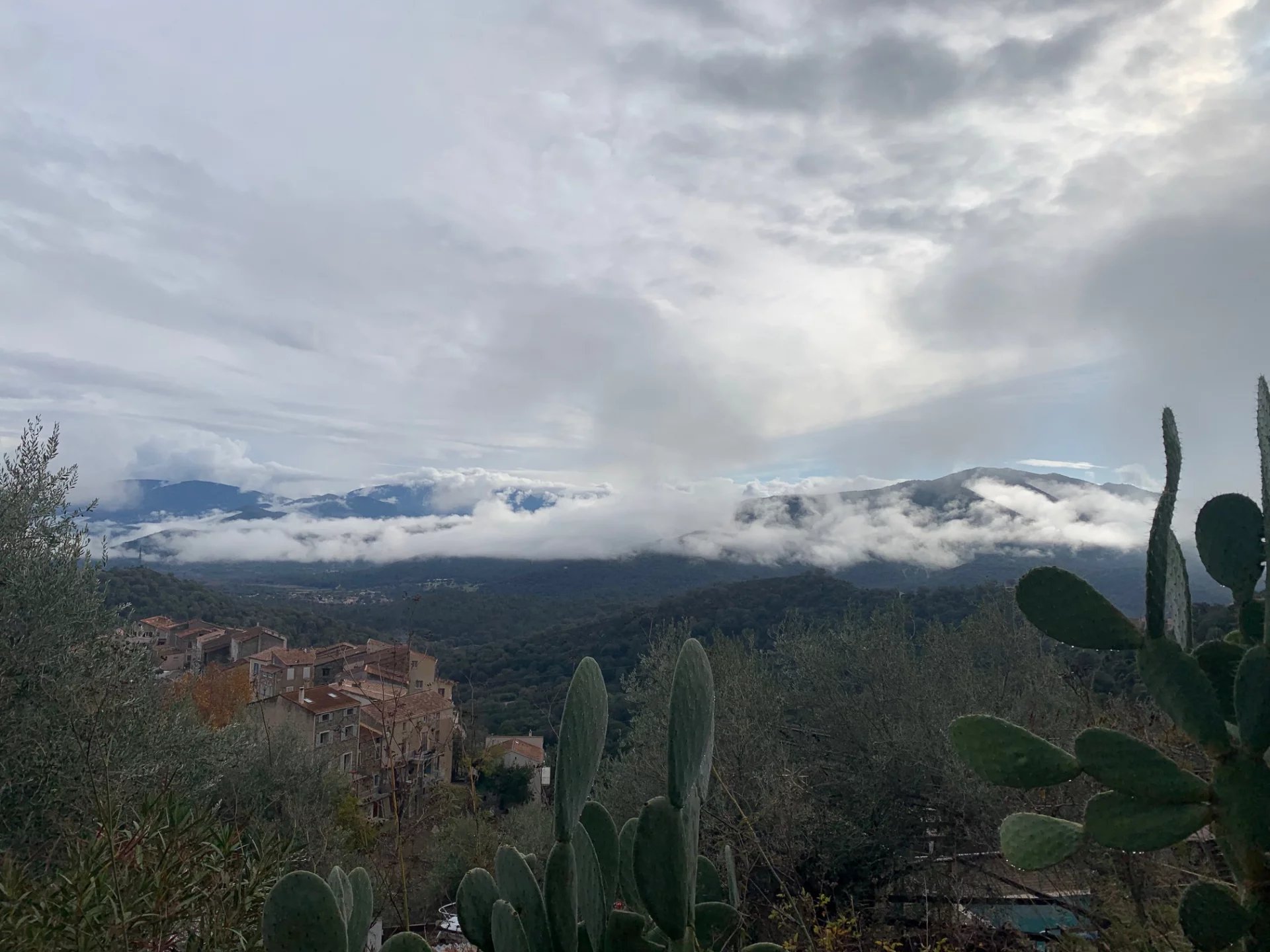Petite maison de village avec vue panoramique