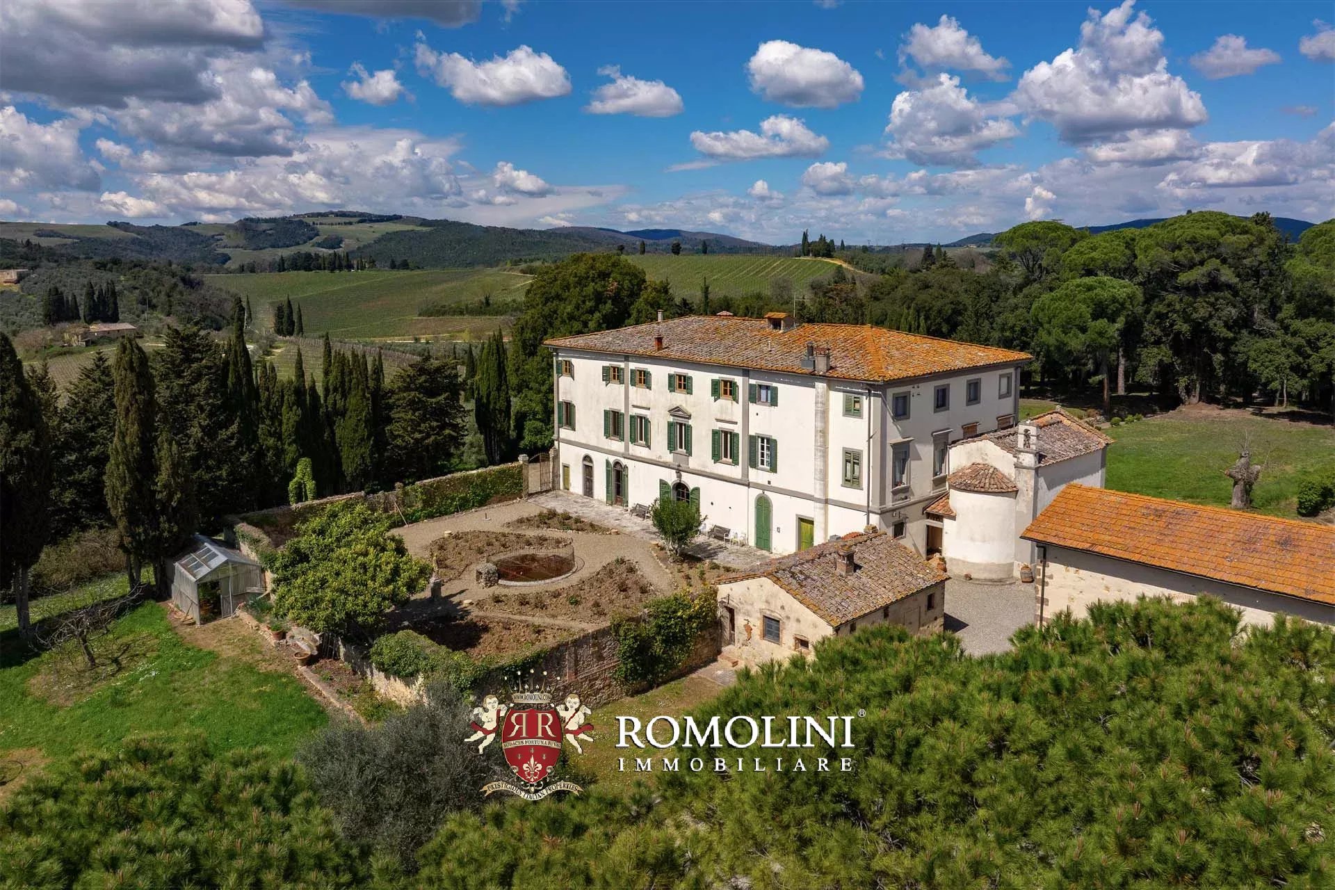 35 Bedroom Vineyard's Image 11