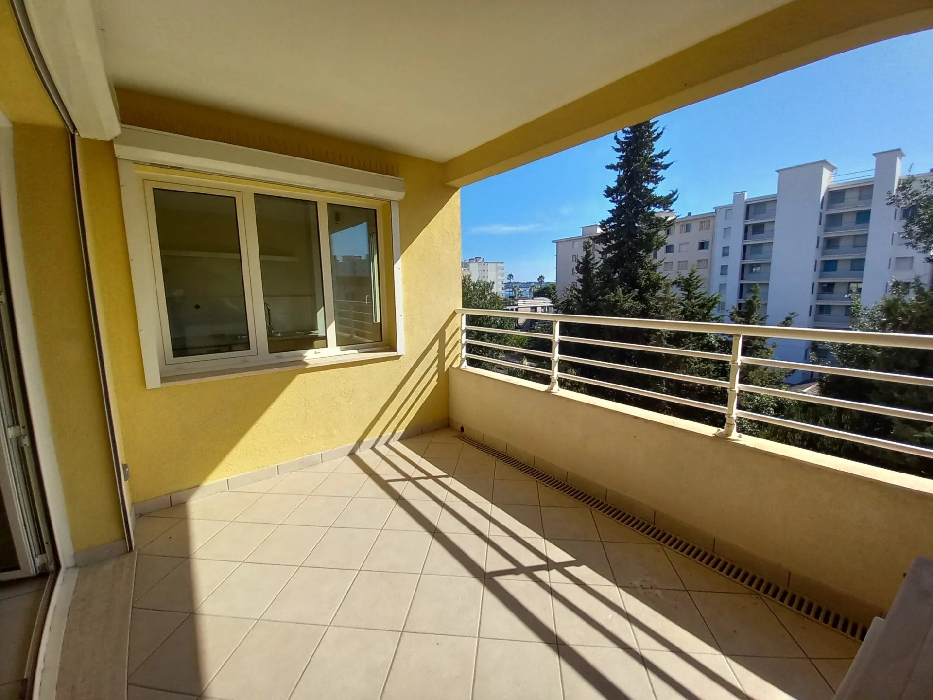 Juan-Les-Pins. Appartement en duplex