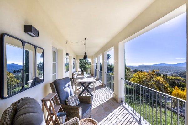 Luxury Villa for Sale in Grasse: Panoramic Sea View Family Estate — photo 4