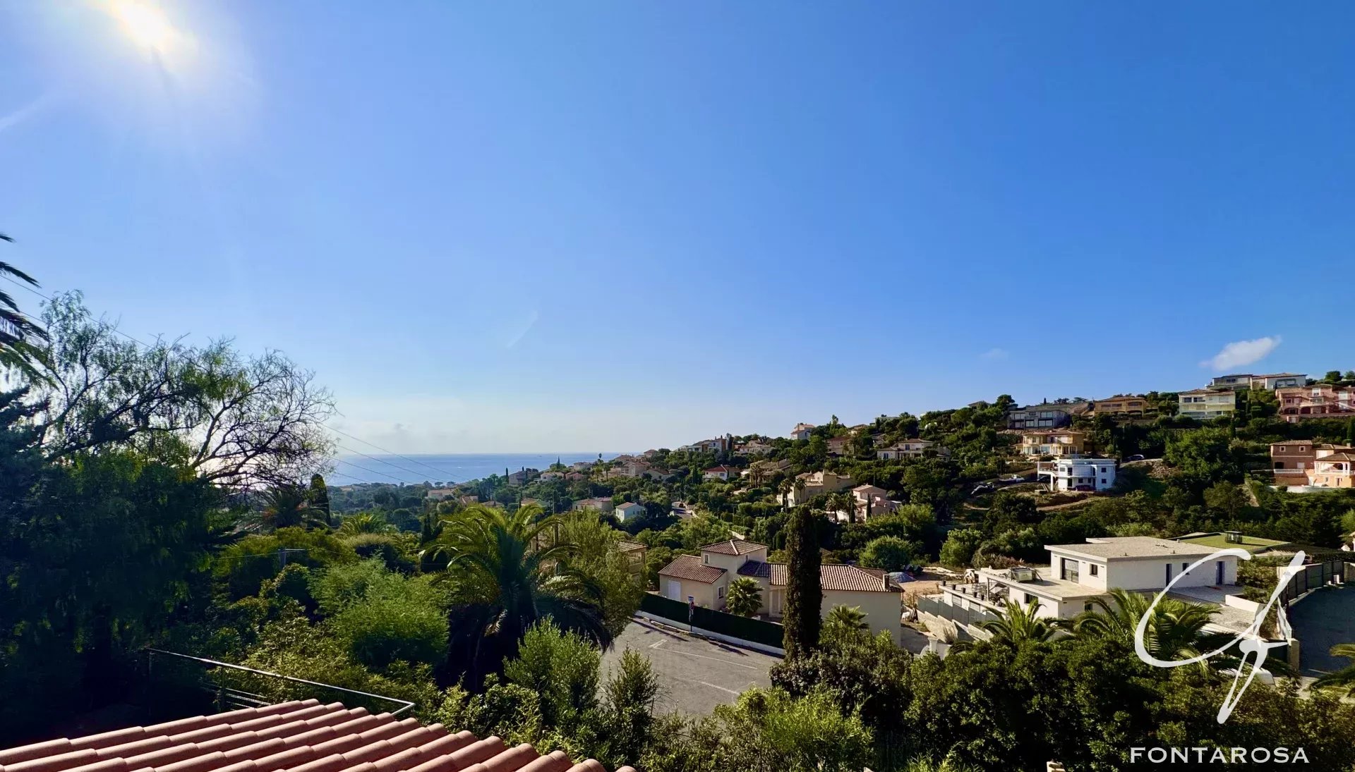 Maison à rénover avec vue mer et piscine à Saint-Aygulf