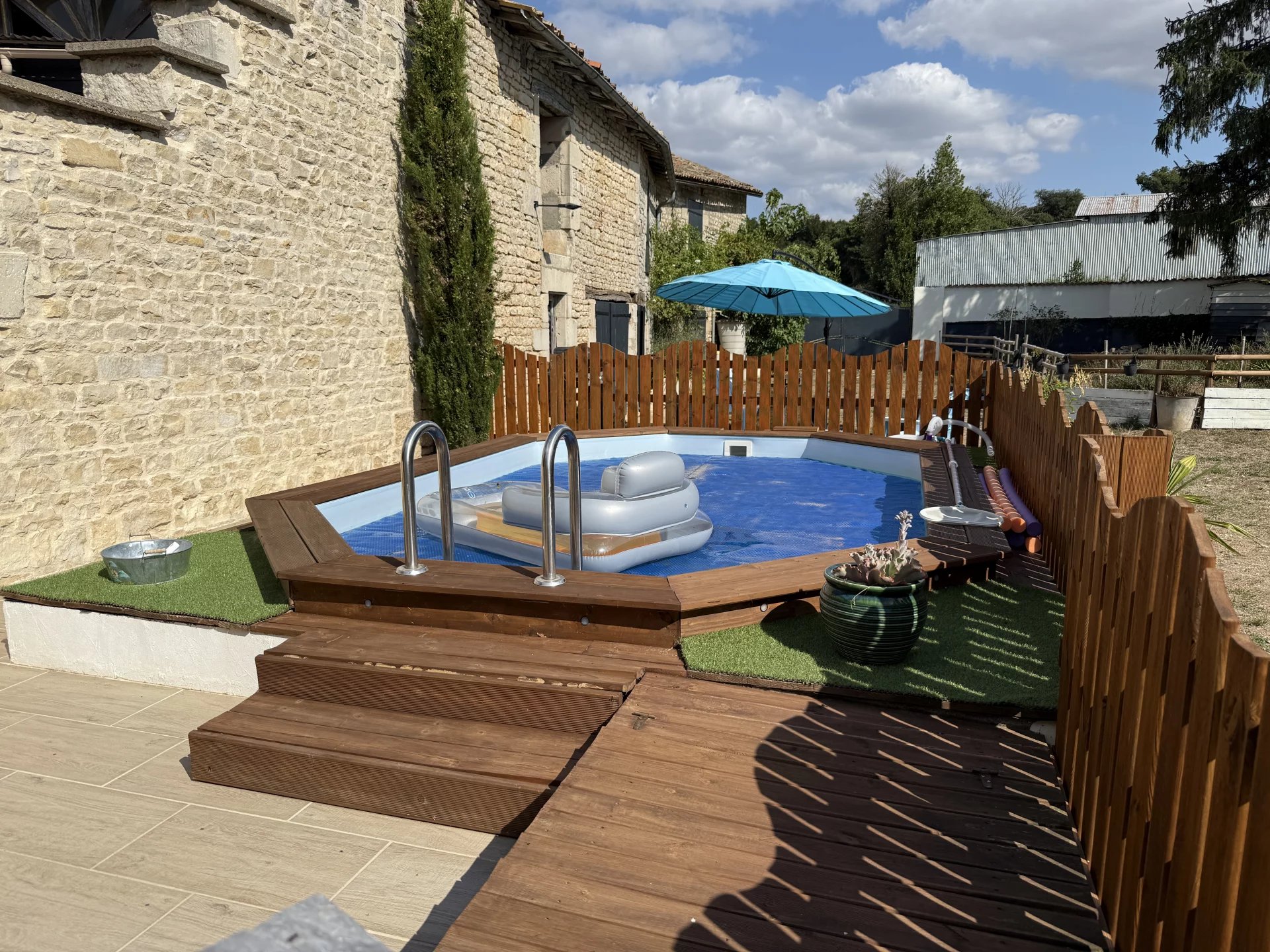 House in Valdelaume - Image 3