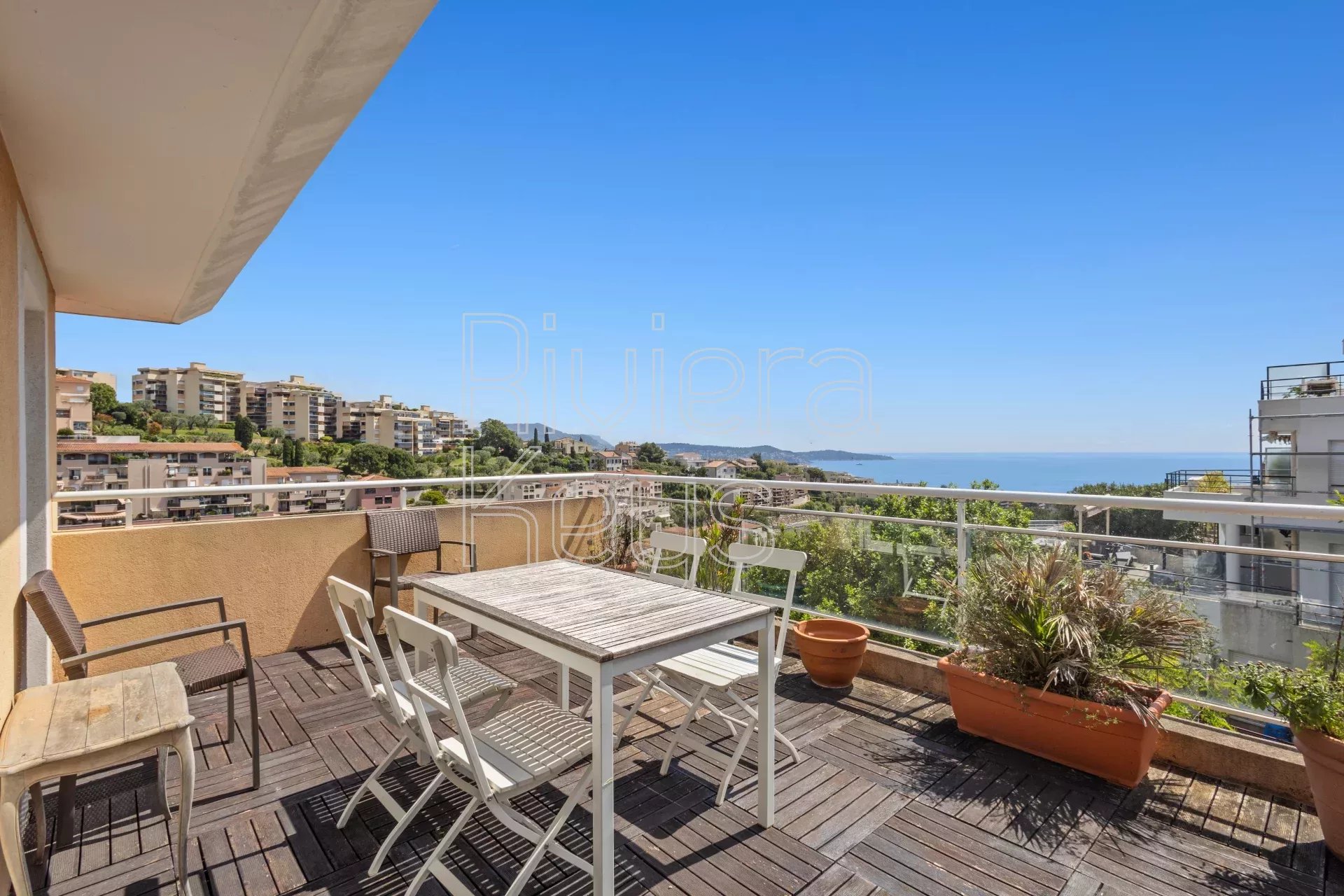 NICE – La Lanterne: Penthouse with 80 m² of terraces, panoramic sea view, pool and parking