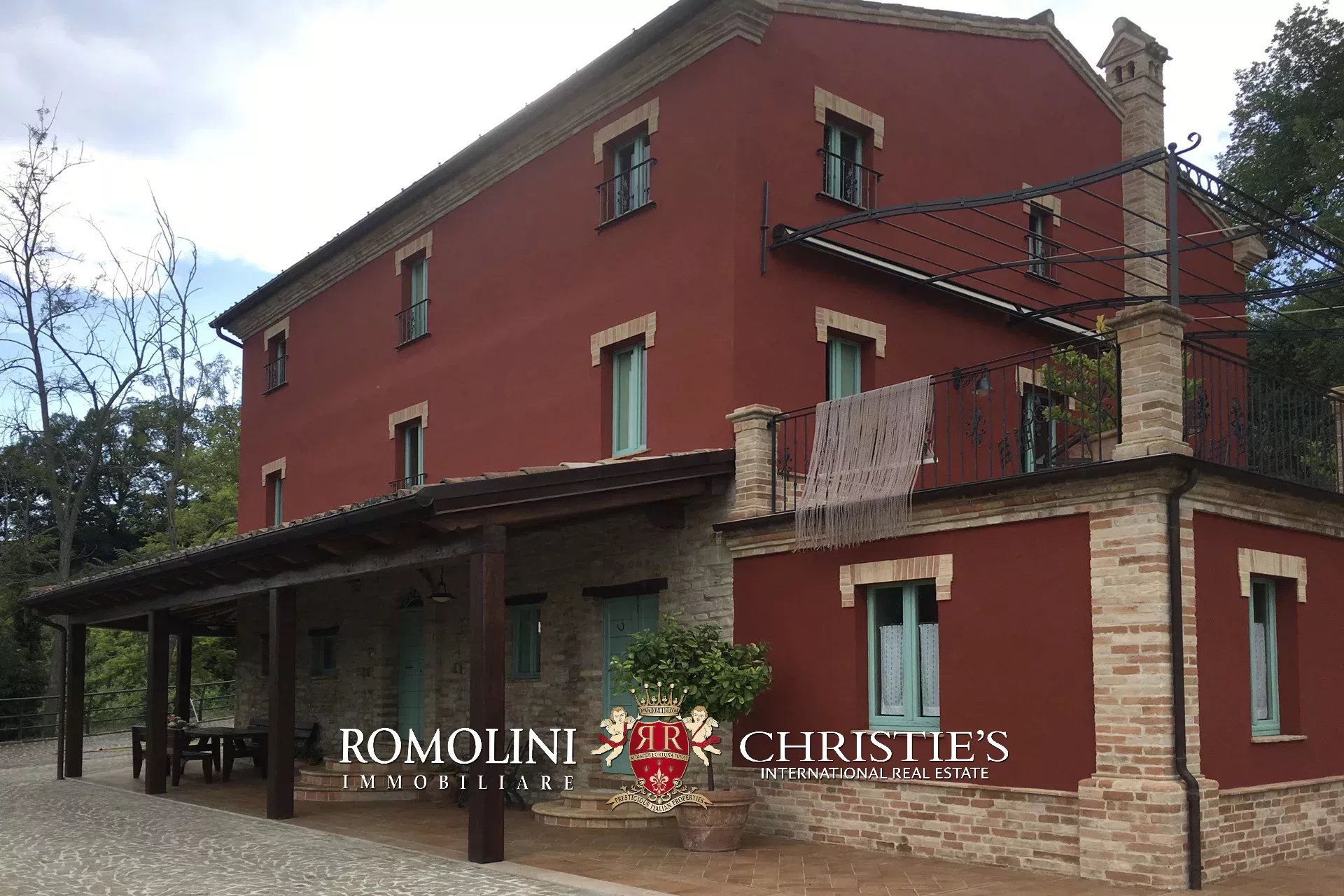 13 Bedroom Vineyard's Image 5