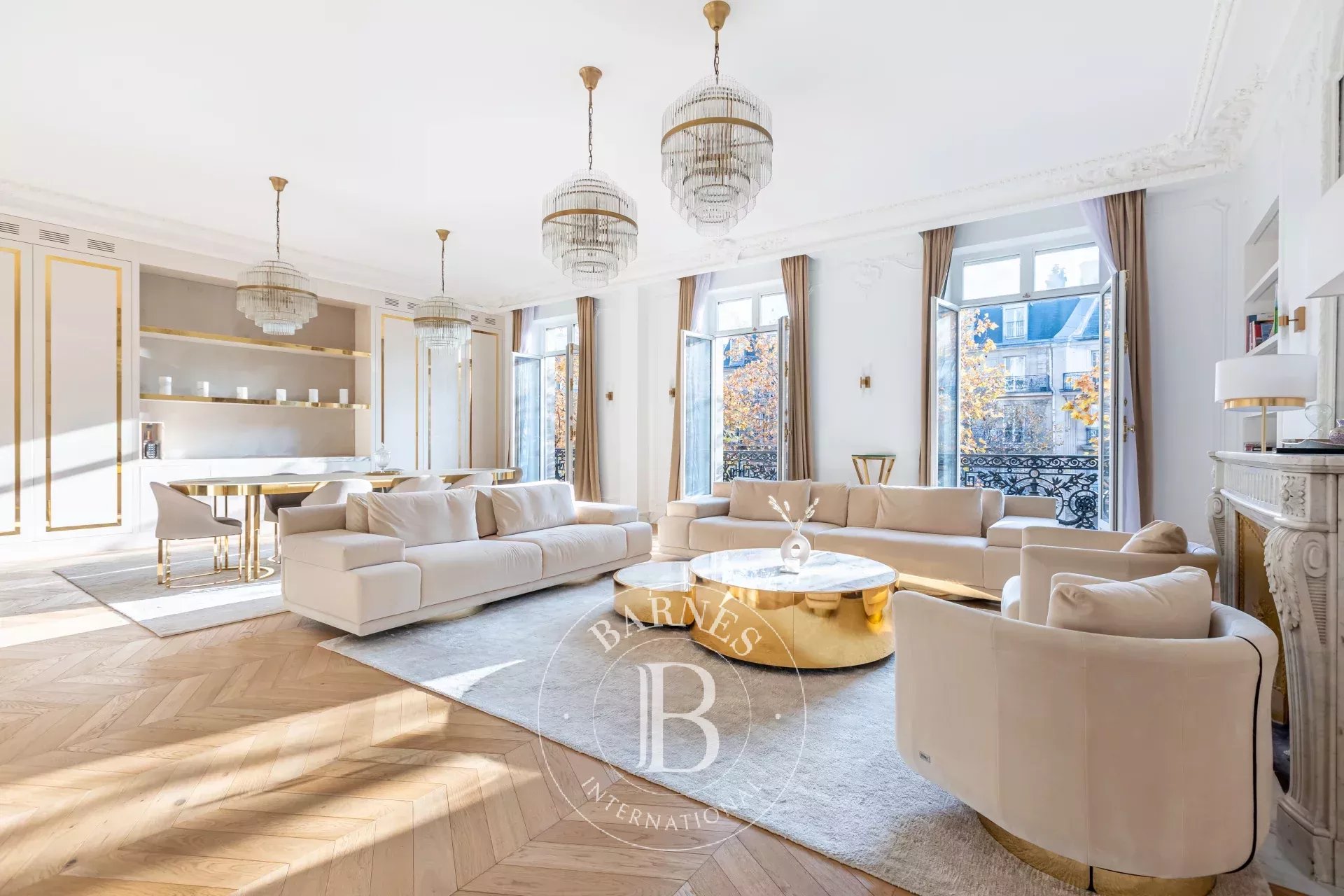 Paris 8th - Haussmann / Courcelles - Exceptional apartment - Beautiful volumes with open view facing south - 3 bedrooms
