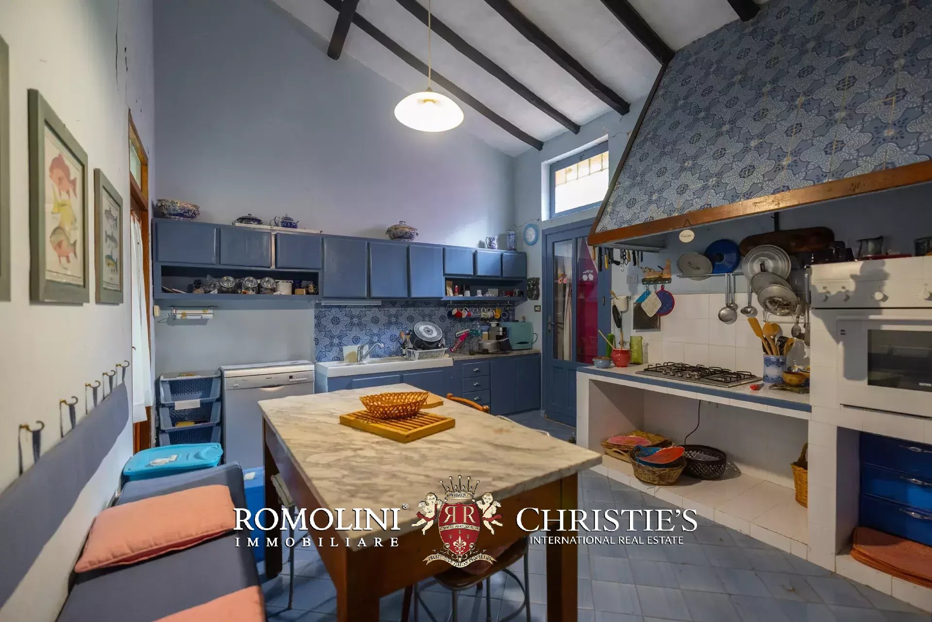 8 Bedroom Villa/Townhouse's Image 52