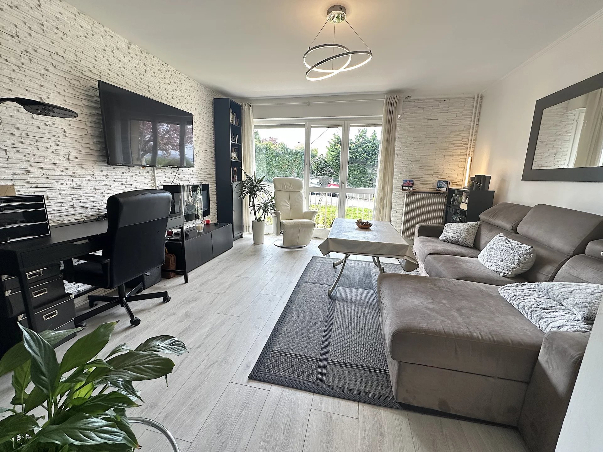 Agence immobilière de PARIS - LONDON - PAROS