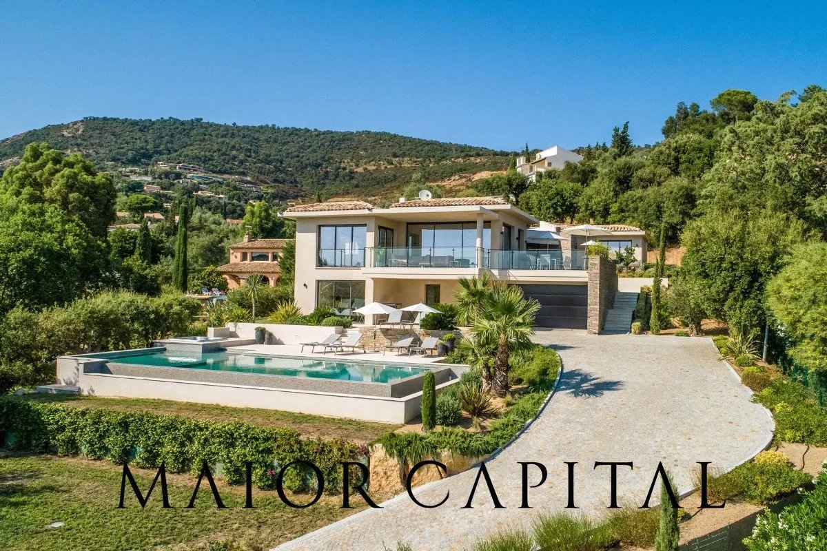 Villa in Saint-Tropez - view 1